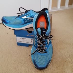 Running shoes